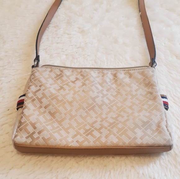 Tommy Hilfiger Logo TH Pattern Khaki Purse - Picture 2 of 7